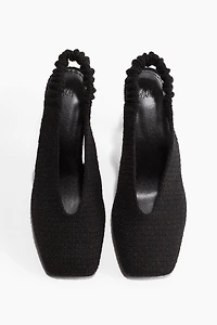 Escarpins en bouclé avec bride arrière
