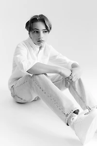Relaxed Tapered Fit Jeans