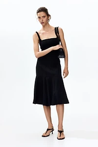 Robe midi avec jupe évasée