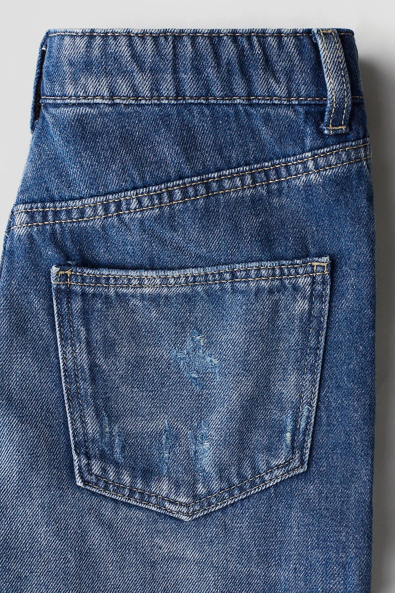 Short en denim à bords frangés