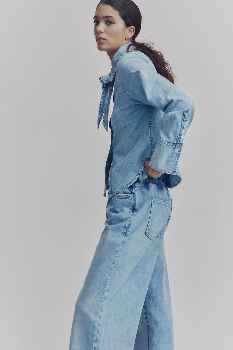 Jean large à ceinture plissée