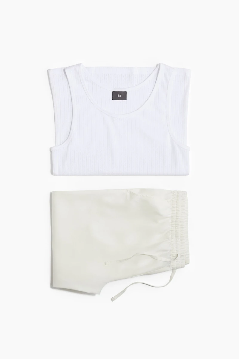 Débardeur et pantalon de pyjama