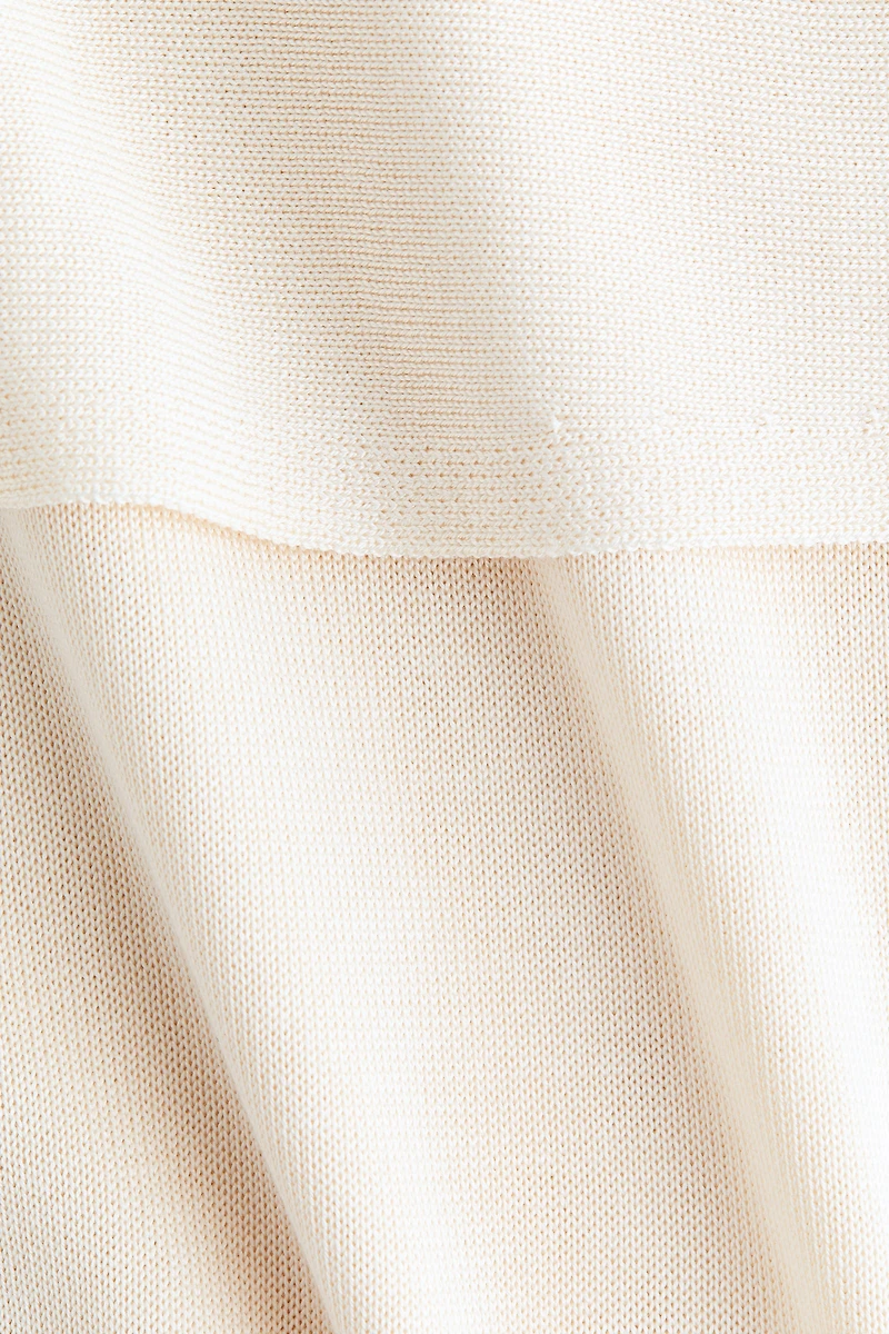 Fine-knit cape top