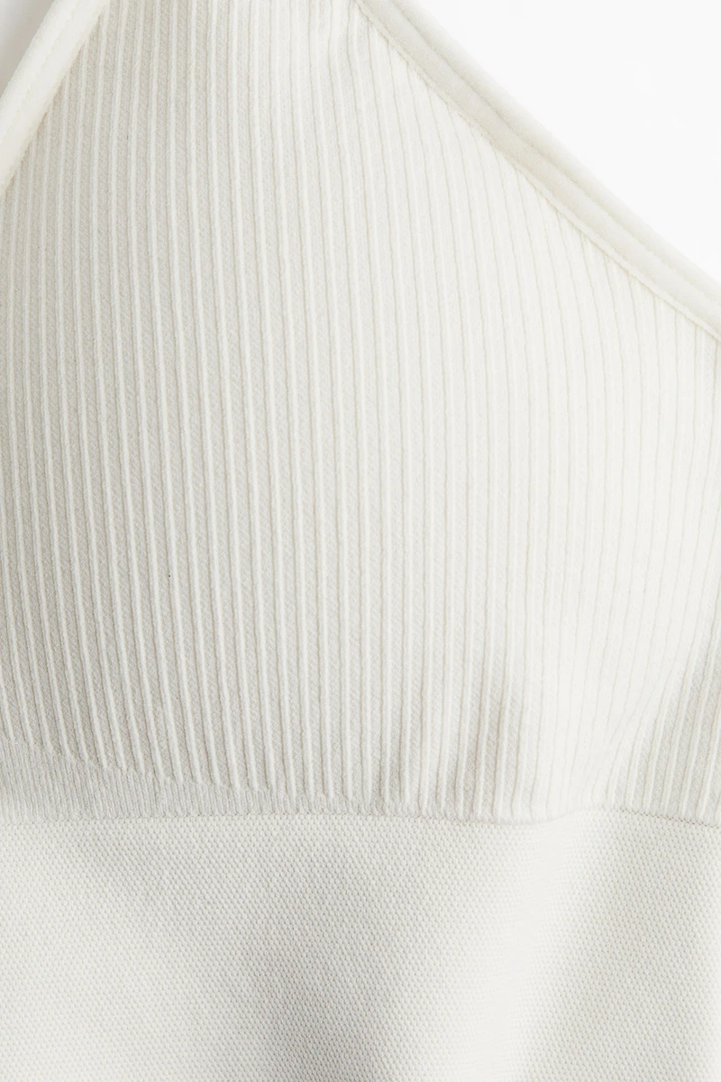 Seamless Medium-Support Sports Bra with DryMove™