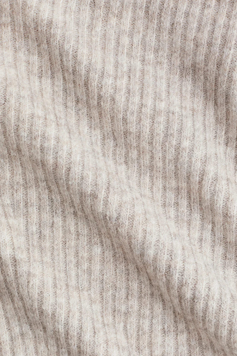 Haut épaules nues en tricot côtelé