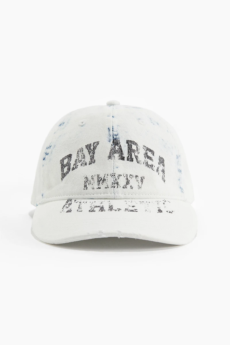 Casquette avec détails fortement usés