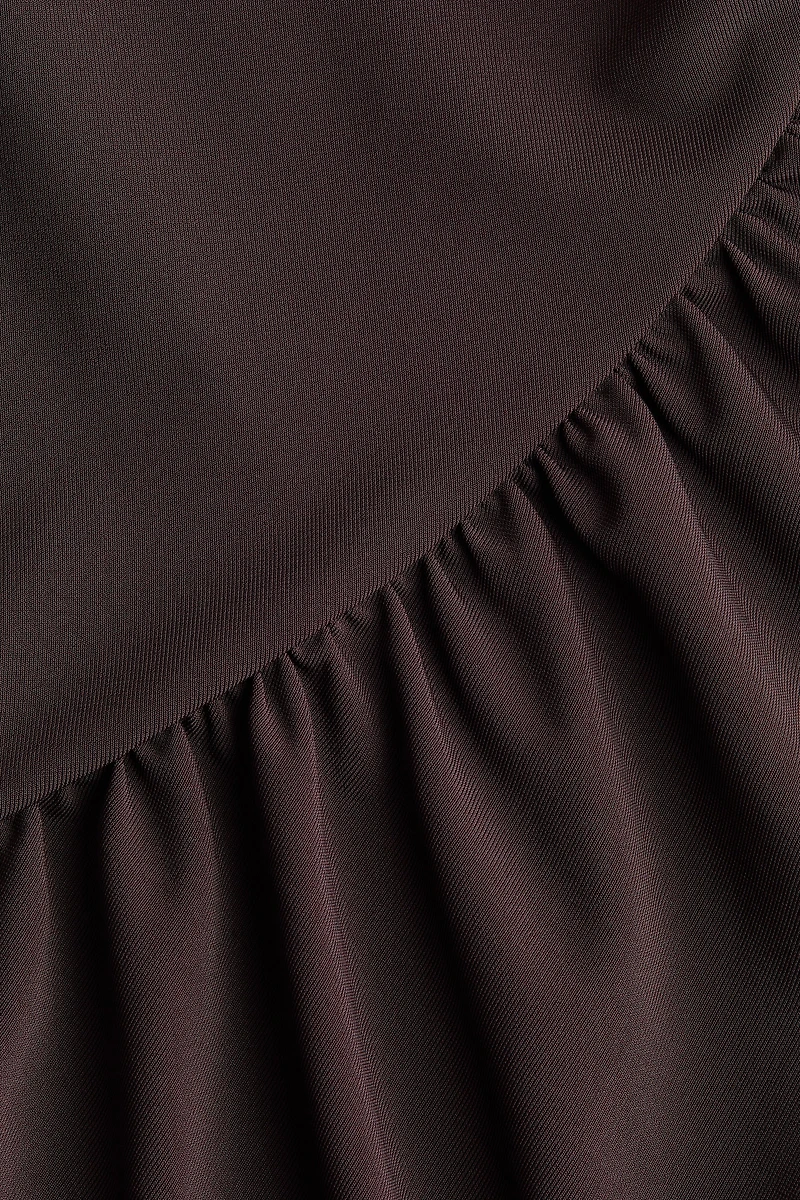 Maillot string à effet drapé