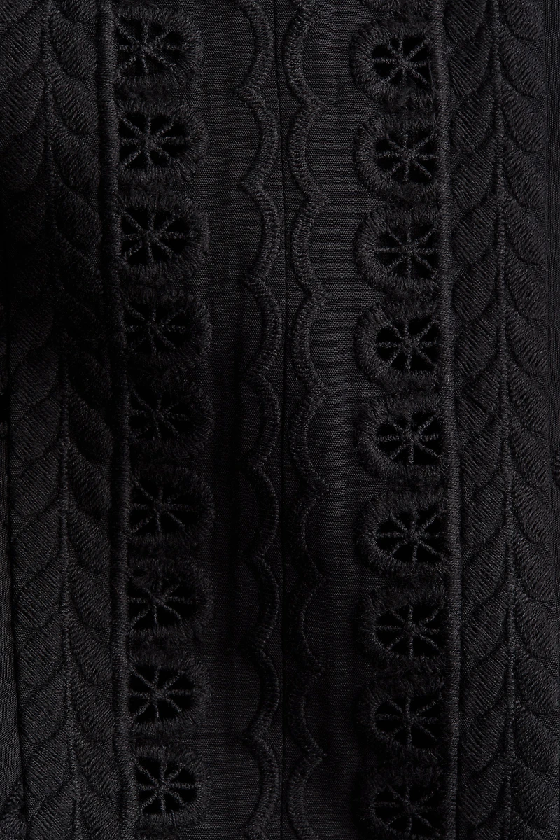 Robe à bretelles fines avec broderie anglaise