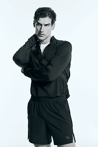 Mid-Length Sports Shorts with DryMove™