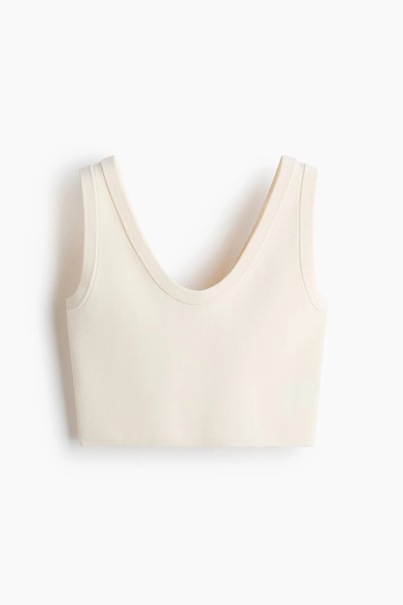 Camisole courte en fin tricot