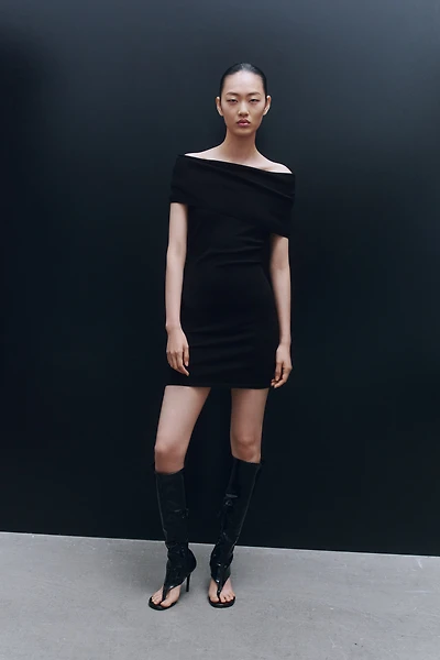 Robe épaules nues en tricot fin