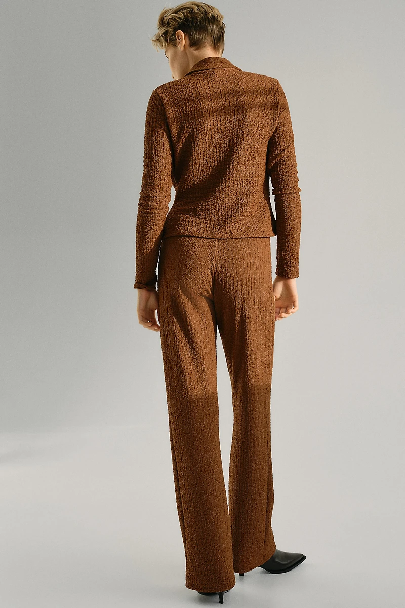 Pantalon évasé à effet froissé