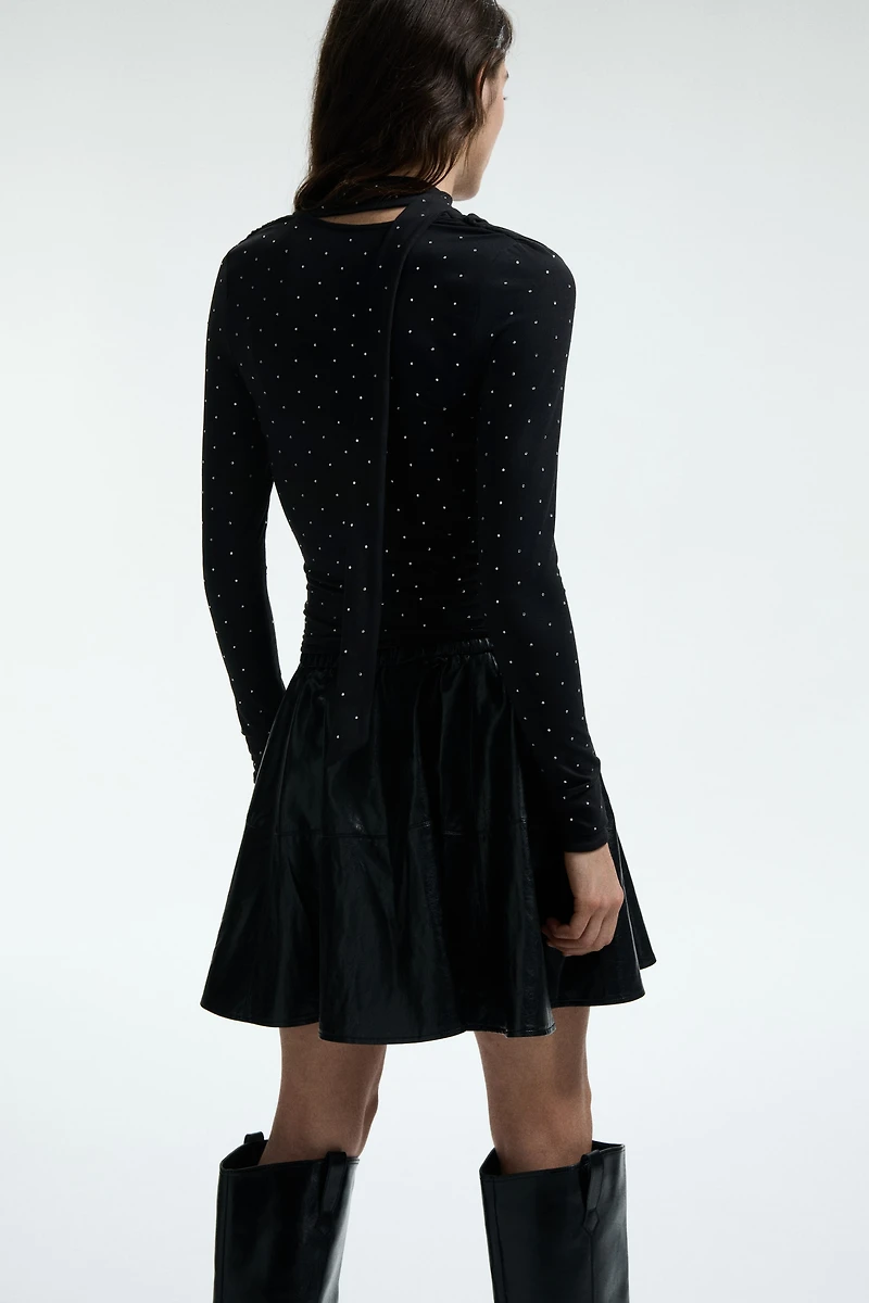 Haut avec détail façon écharpe