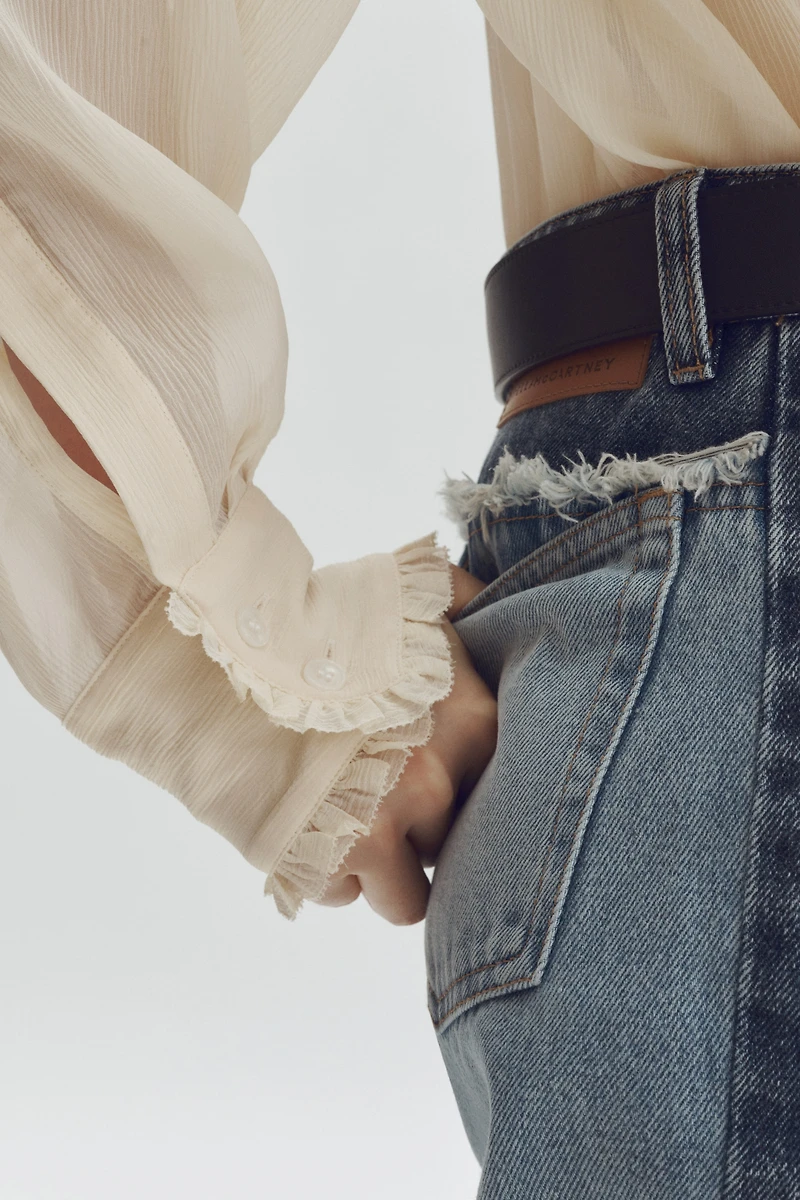Blouse en soie mélangée à plastron plissé