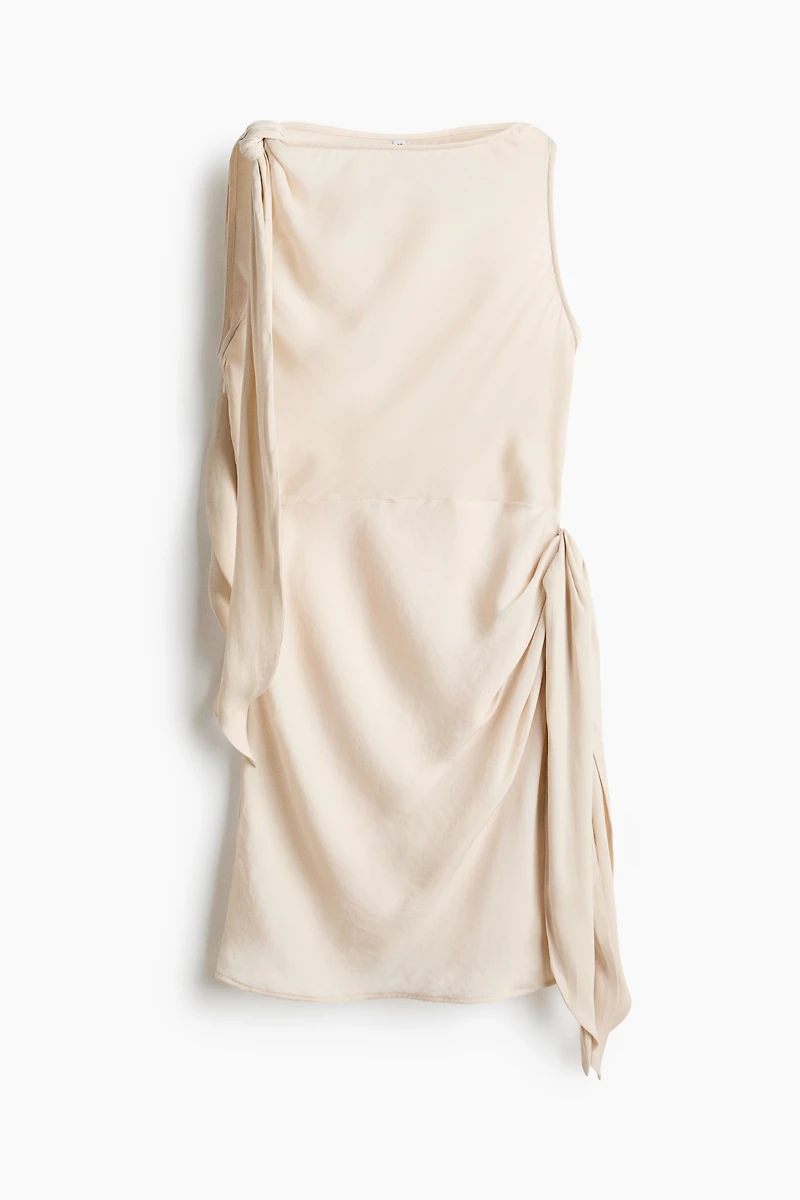 Robe à encolure bateau avec détails nouer