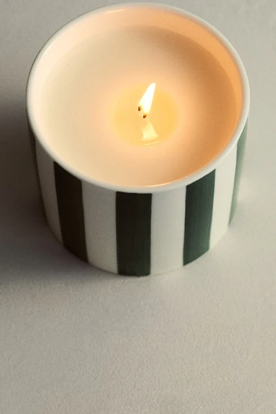 Bougie parfumée dans un pot en céramique