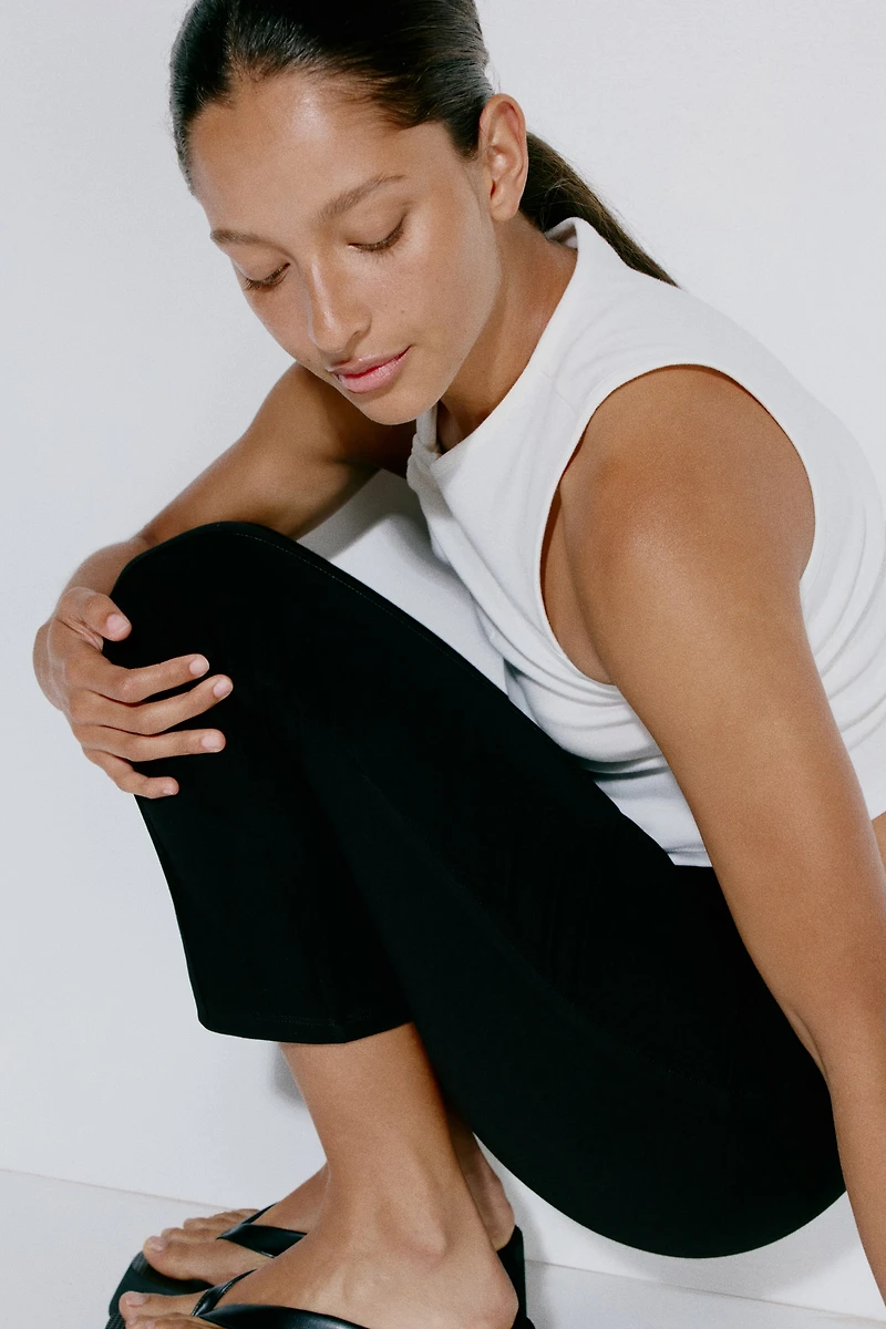 Viscose-Blend Capri Pants