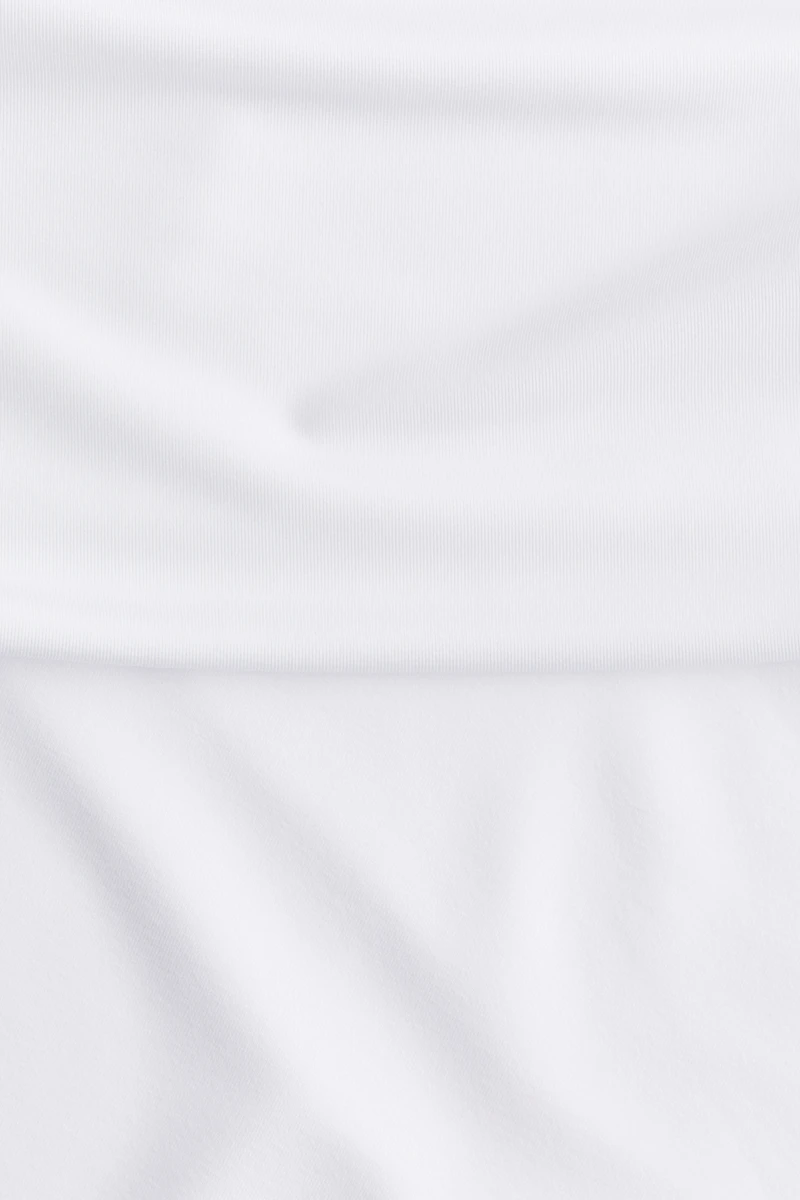 Haut asymétrique avec bord replié