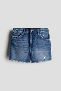 Short en denim à bords frangés