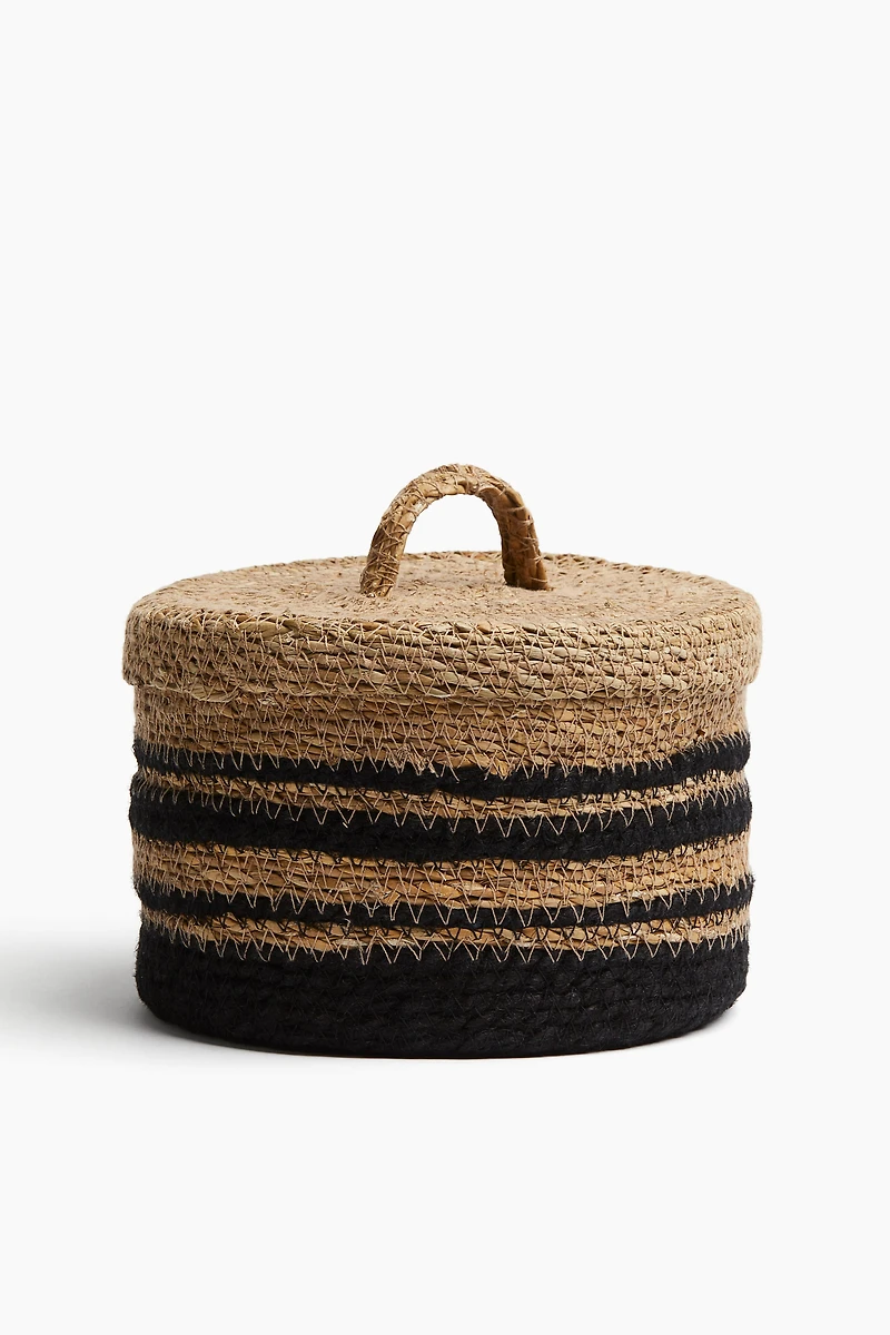 Panier en paille tressée avec couvercle