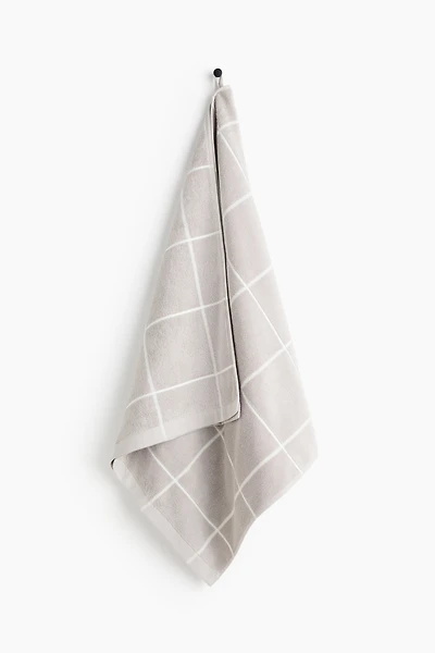 Grid-patterned bath towel