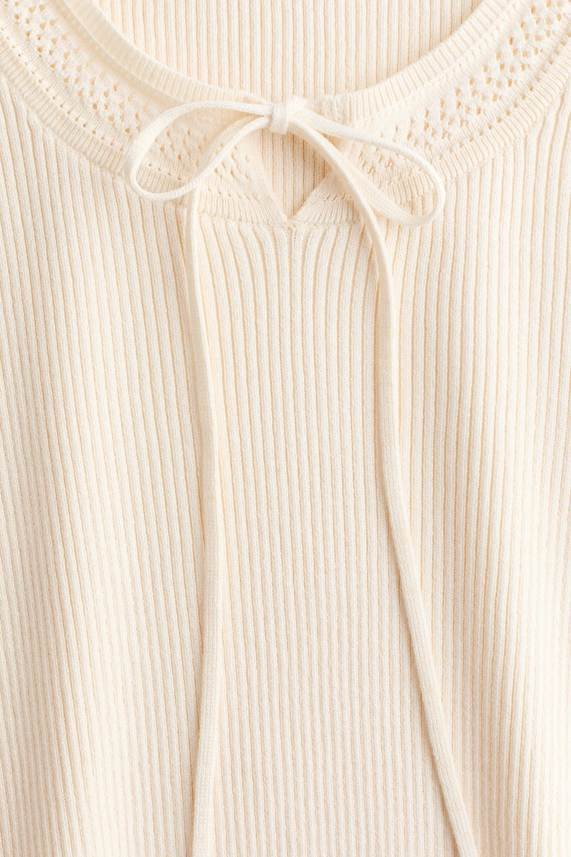 Haut à volants en tricot côtelé