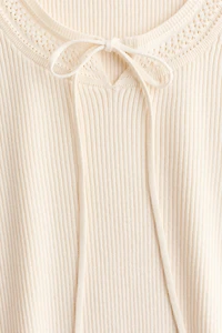 Haut à volants en tricot côtelé