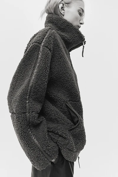 Veste flottante en tissu peluche