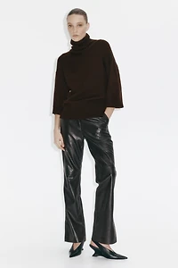 Chandail à col roulé en fin tricot doux