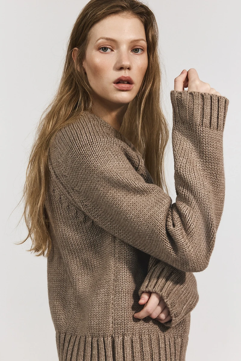 Raglan-Sleeved Sweater