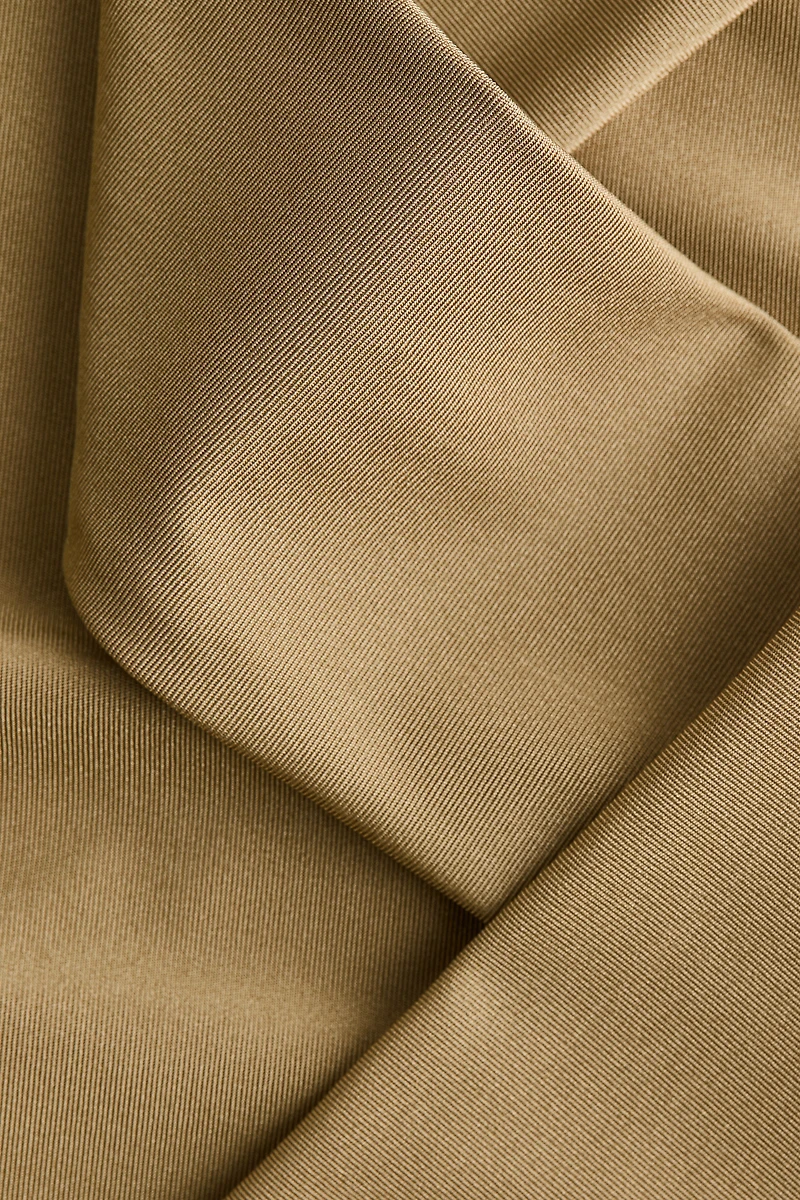 Haut asymétrique avec dos nu