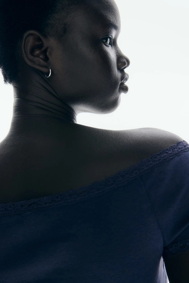 Haut à épaules dénudées