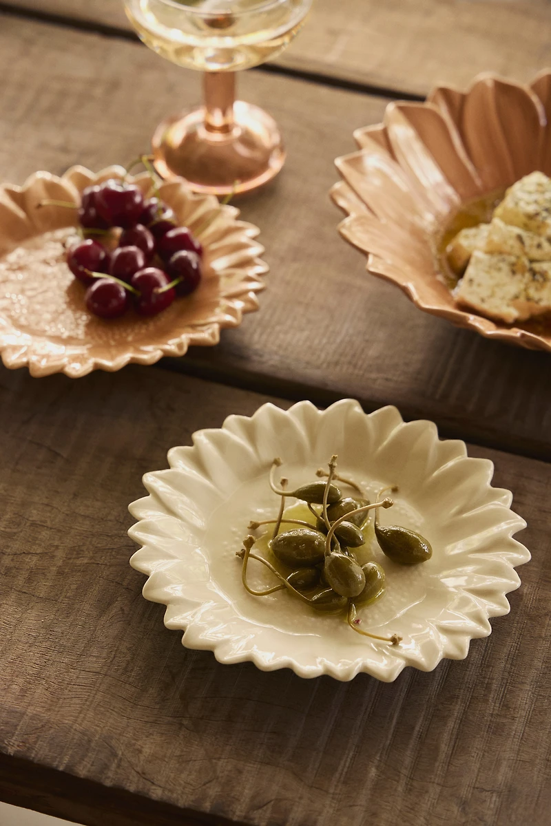 Sunflower-Shaped Medium-Sized Plate