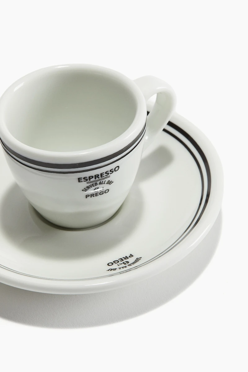 Tasse à expresso et soucoupe