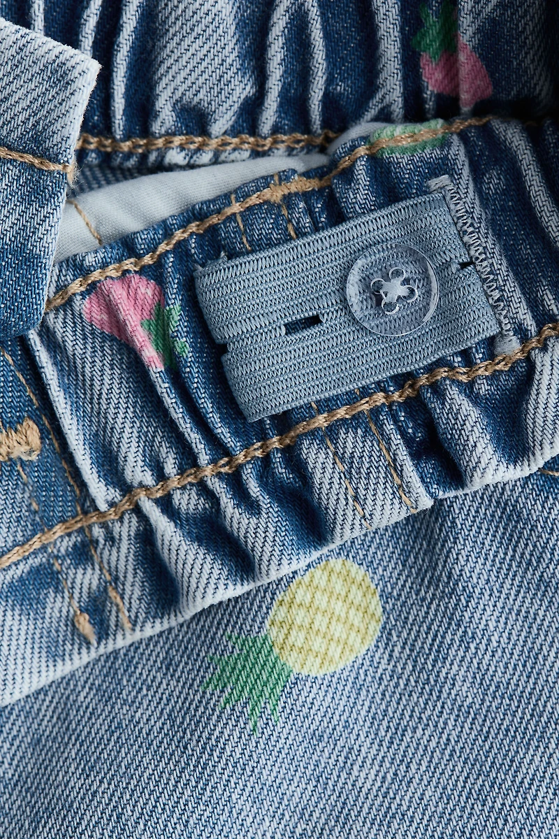 Short brodé en denim