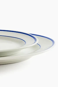 Lot de 2 assiettes service en porcelaine