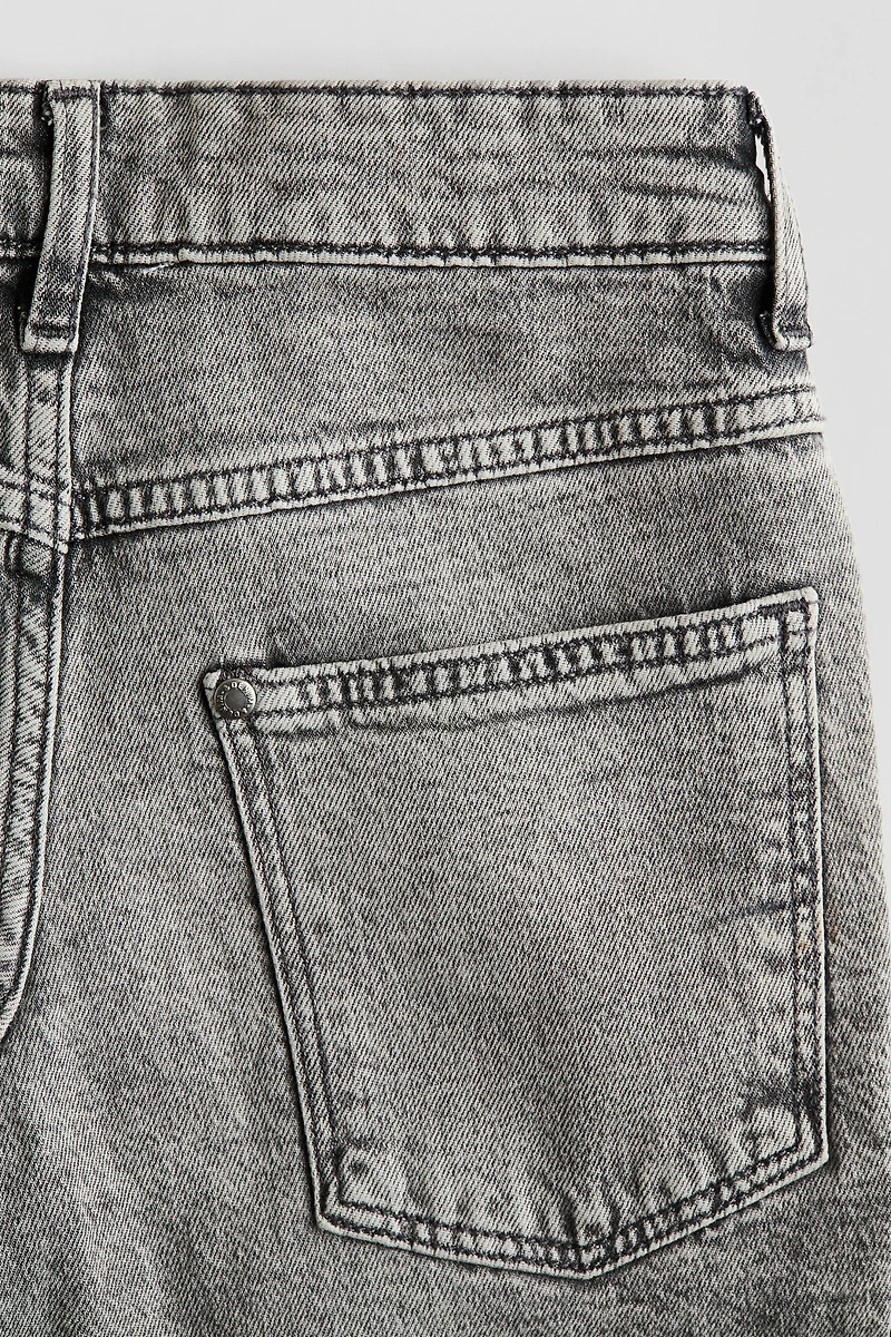 Relaxed Tapered Fit Jeans