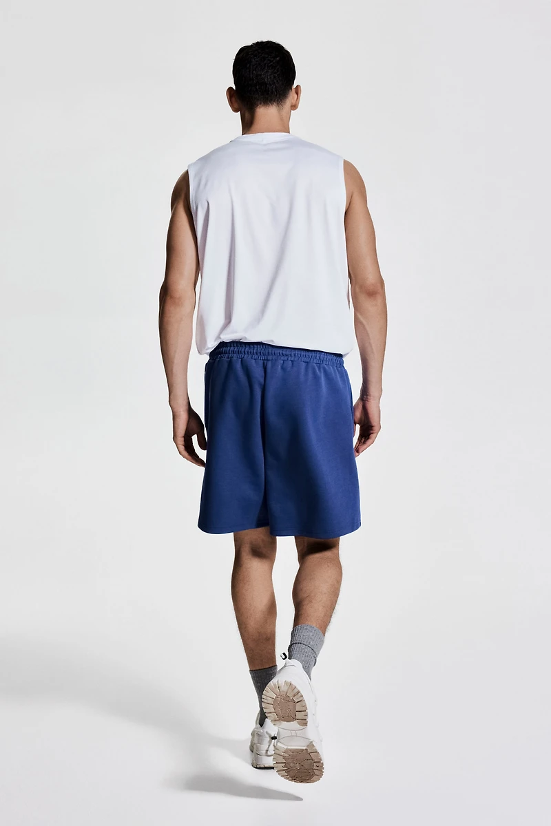 Mid-Length Sports Shorts with DryMove™