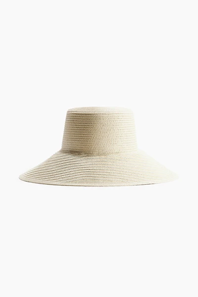 Chapeau de paille à bord rabattu