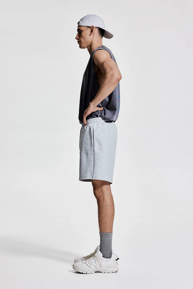 Mid-Length Sports Shorts with DryMove™