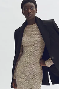 Minirobe ornementée en dentelle