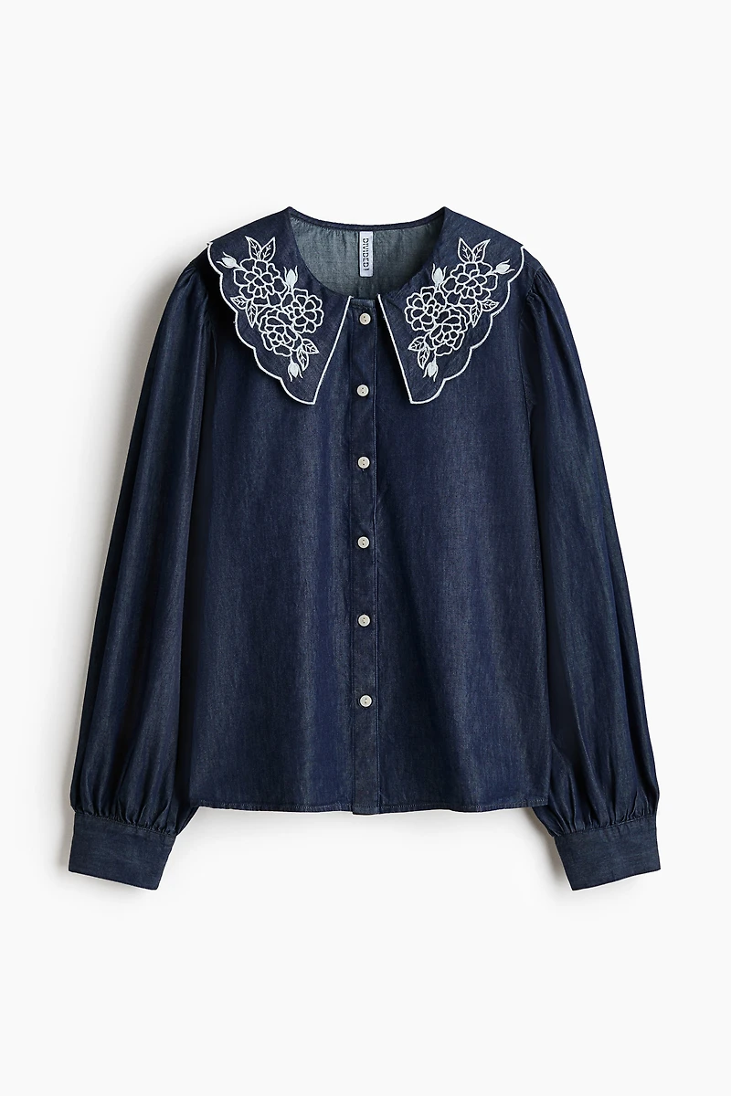 Blouse en denim avec col brodé