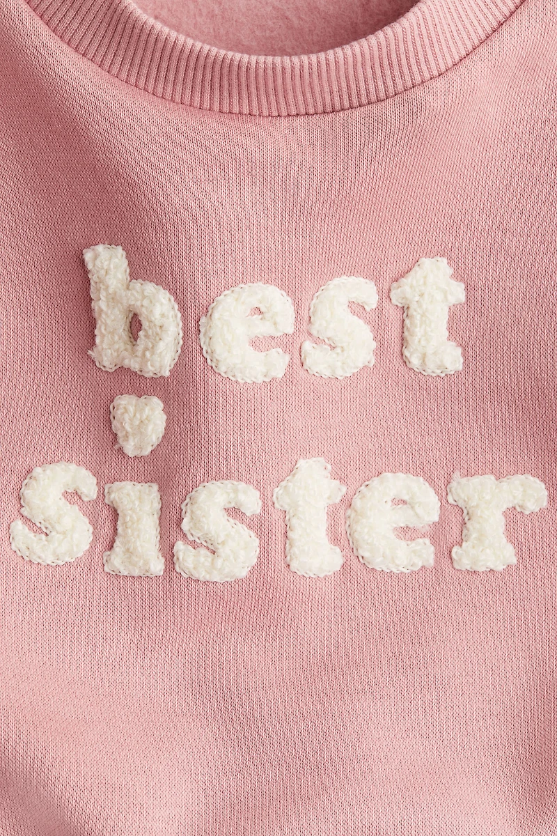 Chandail avec appliqués en tissu éponge