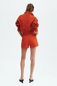 Short en denim avec bords coupés