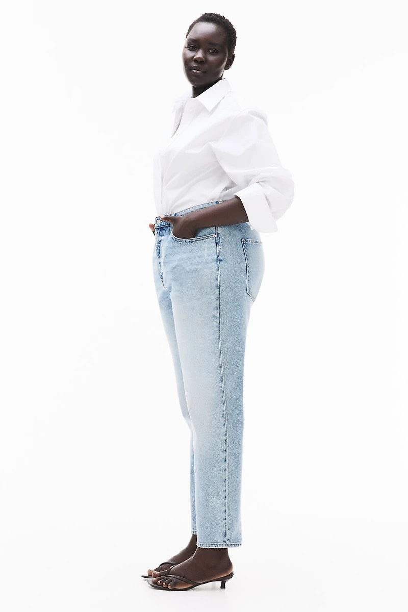Jean taille haute à la cheville et près du corps