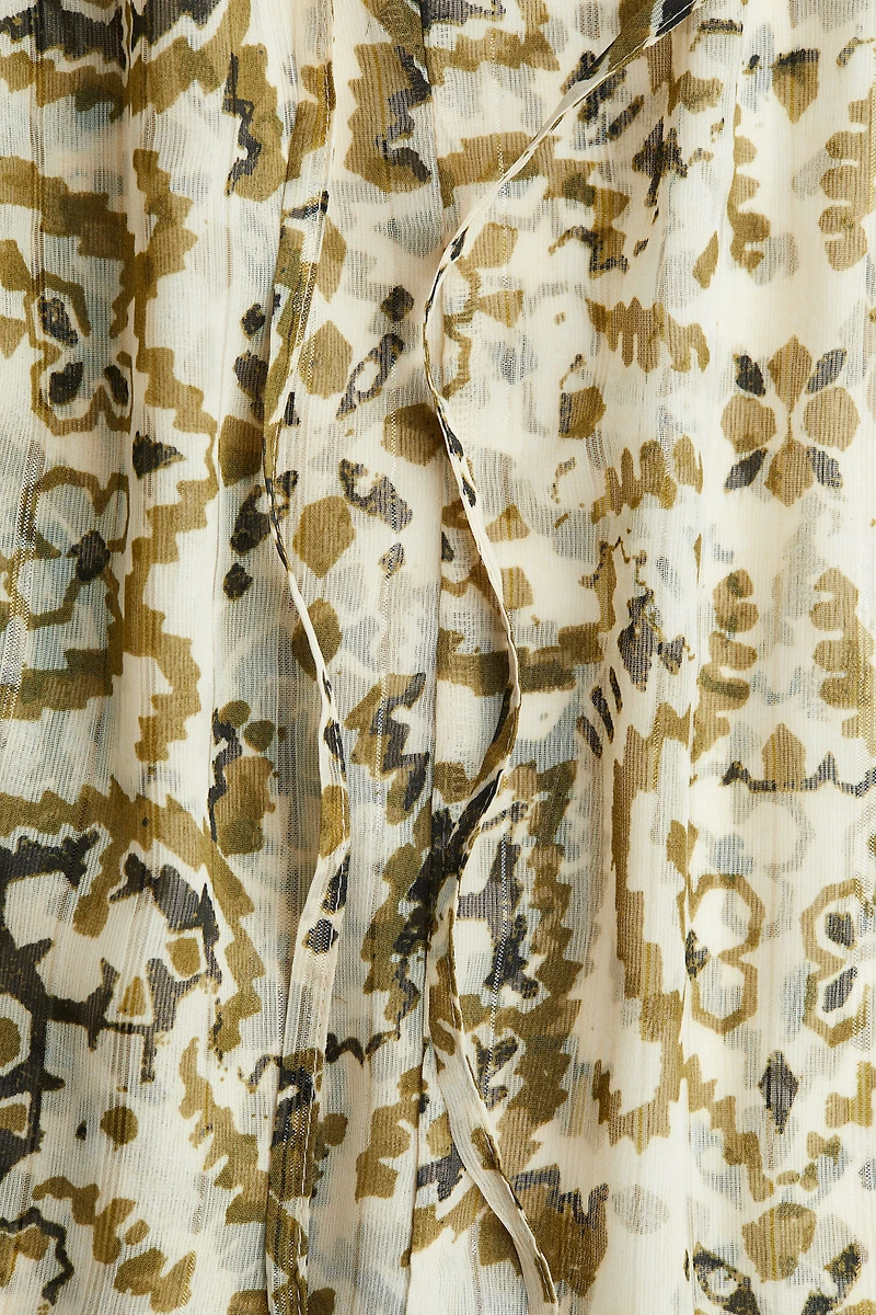 Blouse with Ruffled Collar