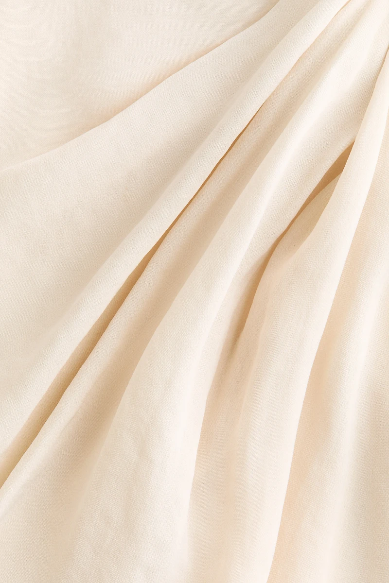 Robe à encolure bateau avec détails nouer