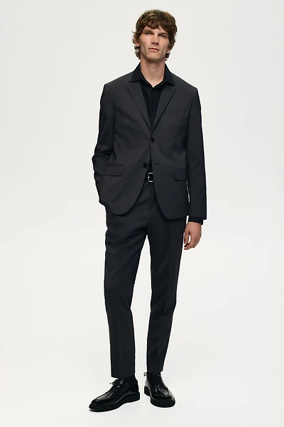 Pantalon de costume près du corps