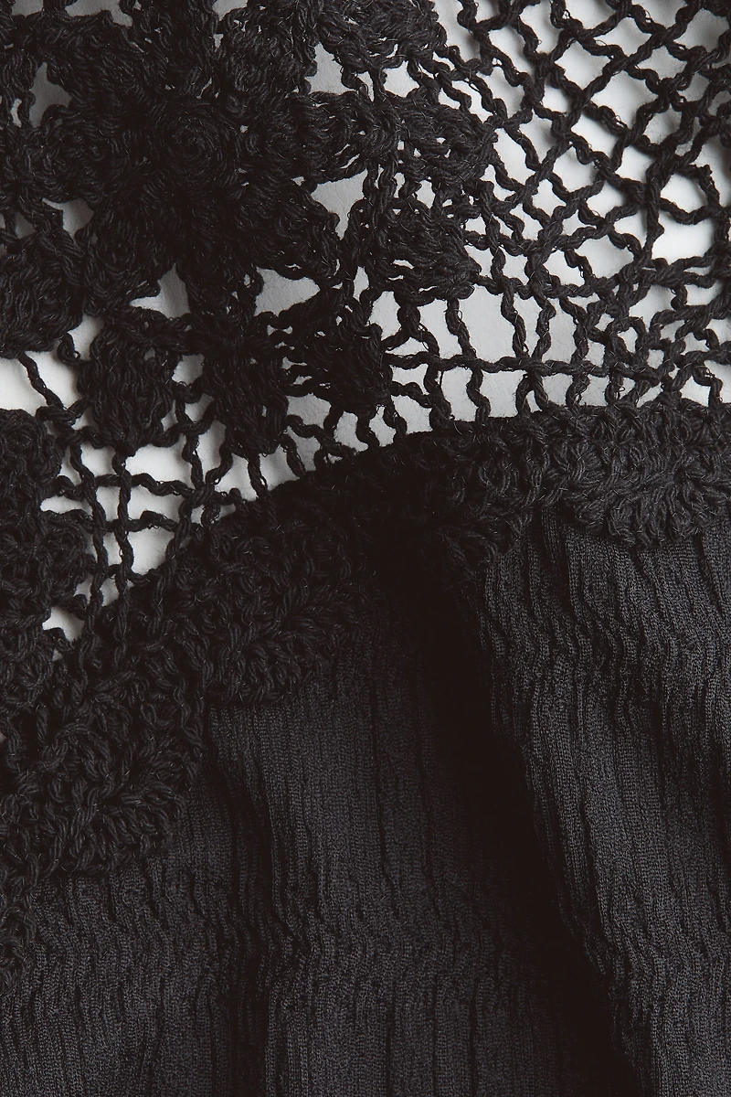 Haut texturé avec partie d’aspect crochet