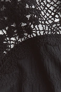 Haut texturé avec partie d’aspect crochet